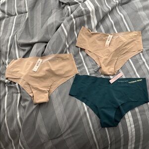 Victoria's Secret Cheeky 3 Pair Seamless Panties
